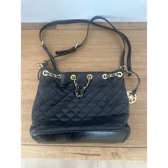 Michael Kors Embossed Chain-Link Bucket Bag Black gold Bucket purse NWOT - Picture 14 of 14